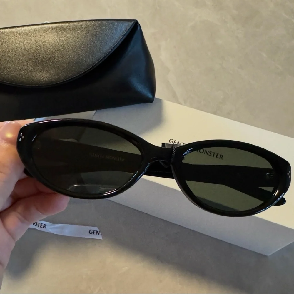 GENTLE MONSTER Black Cat-Eye Sunglasses with Dark Green Lenses